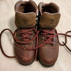 Womens Vintage Timberland Boots. Size 9.5 M. NWOT.  Brown